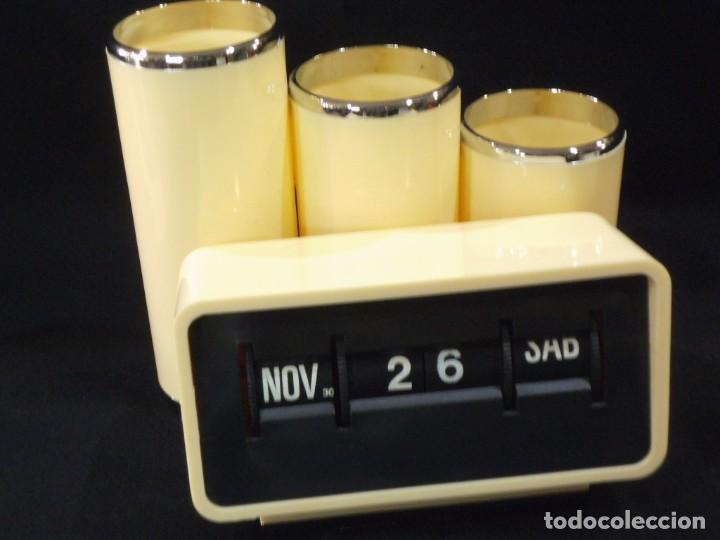 Escriban&iacute;a: CALENDARIO PERPETUO CON CUBILETES - Foto 1