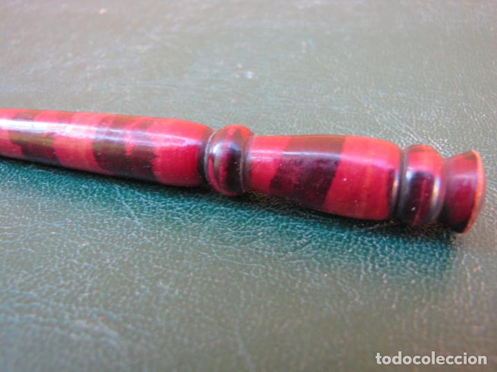 Escriban&iacute;a: 4.- Palillero pluma de madera pintada y lacada. - Foto 2