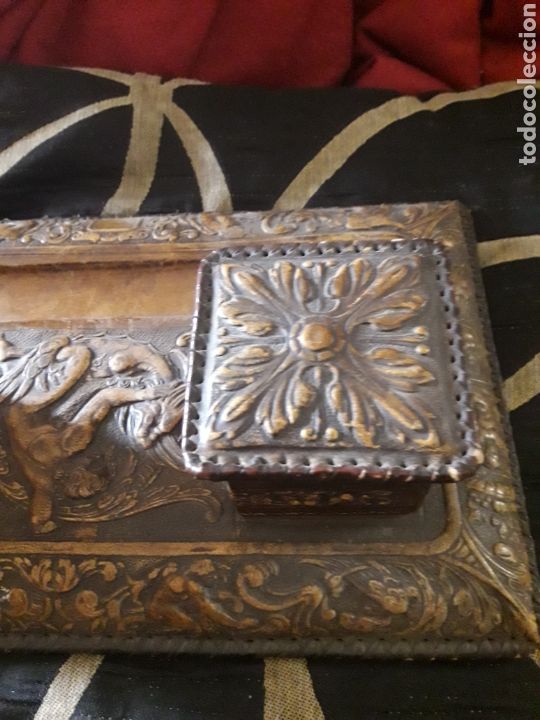 Escriban&iacute;a: Antigua escribania de cuero repujado - Foto 5