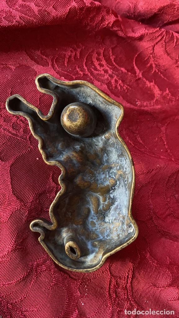 Escriban&iacute;a: TINTERO ANTIGUO DE LATON CON FORMA DE PERRO DE 15 CMS. DE LARGO - Foto 4
