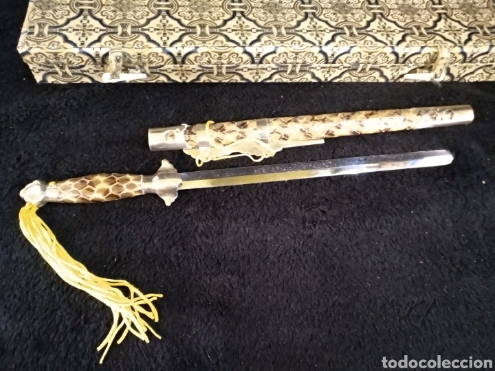 Escriban&iacute;a: Espada abrecartas de piel de serpiente. 29,5cm - Foto 2