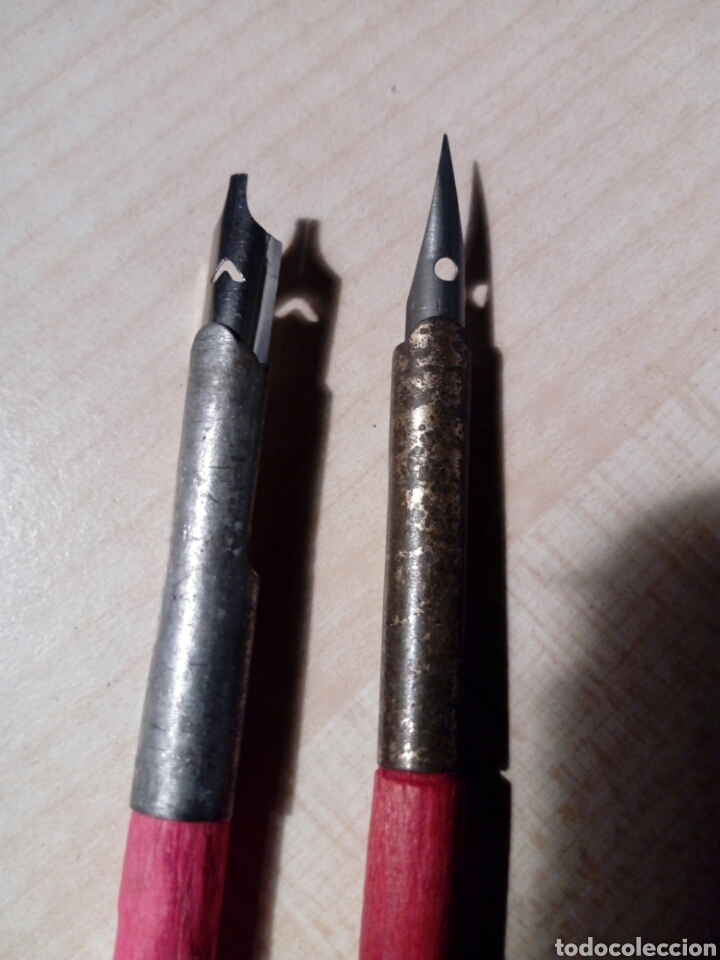 Escriban&iacute;a: Dos plumillas populares mango madera con las puntas distintas - Foto 2