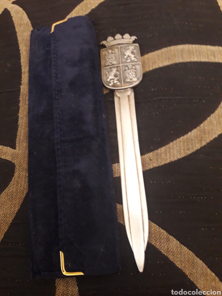 Escriban&iacute;a: Abrecartas de, Cortes de Castilla y Le&oacute;n, en su estuche - Foto 1