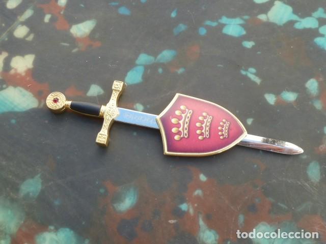 Escriban&iacute;a: Espada abrecartas con escudo. Excalibur ? - Foto 3