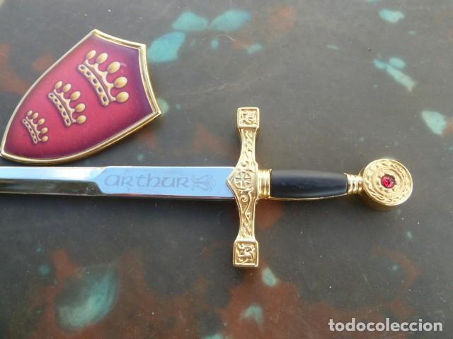 Escriban&iacute;a: Espada abrecartas con escudo. Excalibur ? - Foto 5