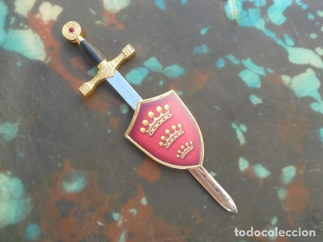 Escriban&iacute;a: Espada abrecartas con escudo. Excalibur ? - Foto 1
