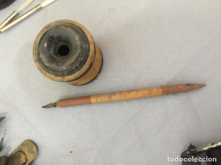Escriban&iacute;a: ANTIGUO TINTERO CON PLUMIN - Foto 1