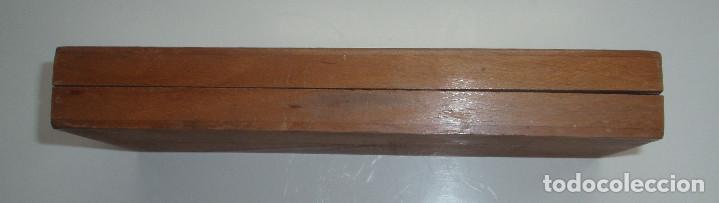 Escriban&iacute;a: PLUMIER DE MADERA. PINTADO. CERVANTES. - Foto 2