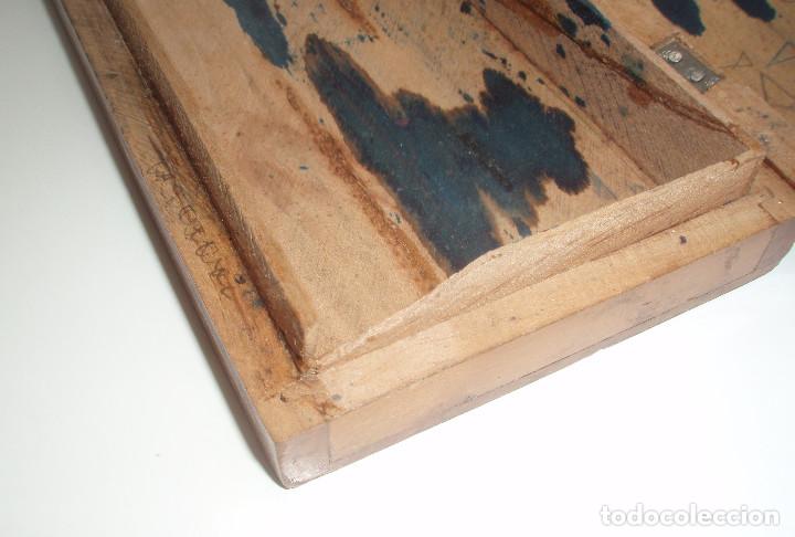 Escriban&iacute;a: PLUMIER DE MADERA. PINTADO. CERVANTES. - Foto 8
