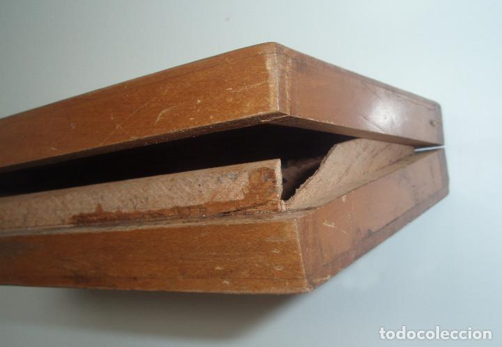 Escriban&iacute;a: PLUMIER DE MADERA. PINTADO. CERVANTES. - Foto 9