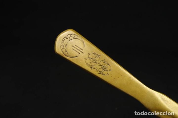 Escriban&iacute;a: Antiguo Abrecartas de Laton Dorado - Foto 1