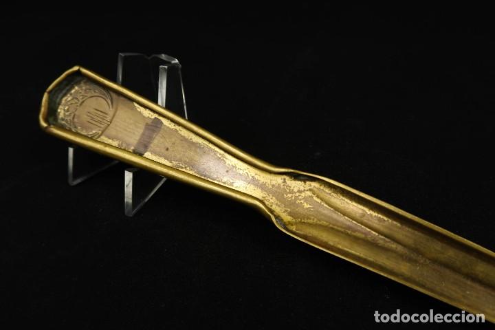 Escriban&iacute;a: Antiguo Abrecartas de Laton Dorado - Foto 8