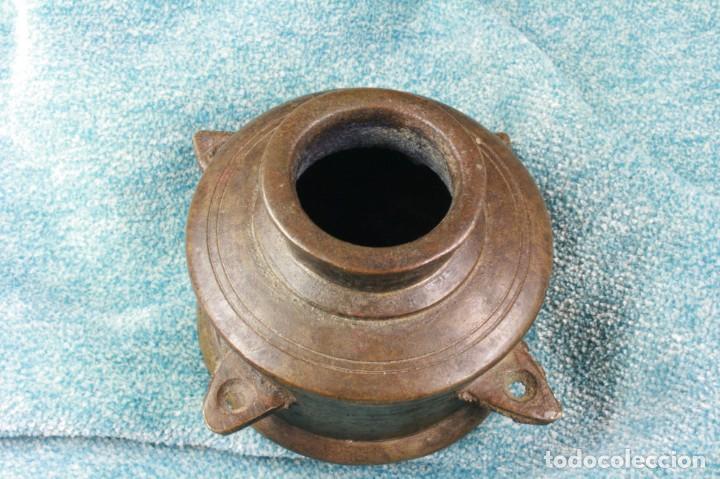 Escriban&iacute;a: Tintero Hind&uacute; S.XIX. Inkwell. Bronce. - Foto 1