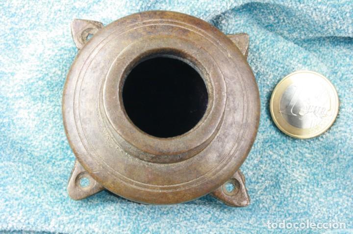 Escriban&iacute;a: Tintero Hind&uacute; S.XIX. Inkwell. Bronce. - Foto 2