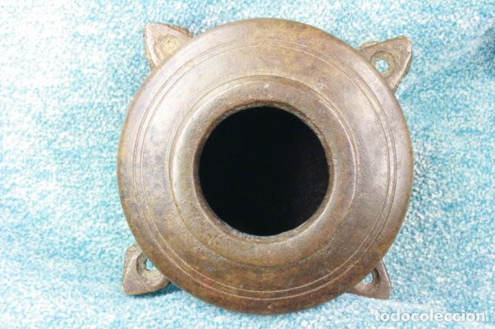 Escriban&iacute;a: Tintero Hind&uacute; S.XIX. Inkwell. Bronce. - Foto 5