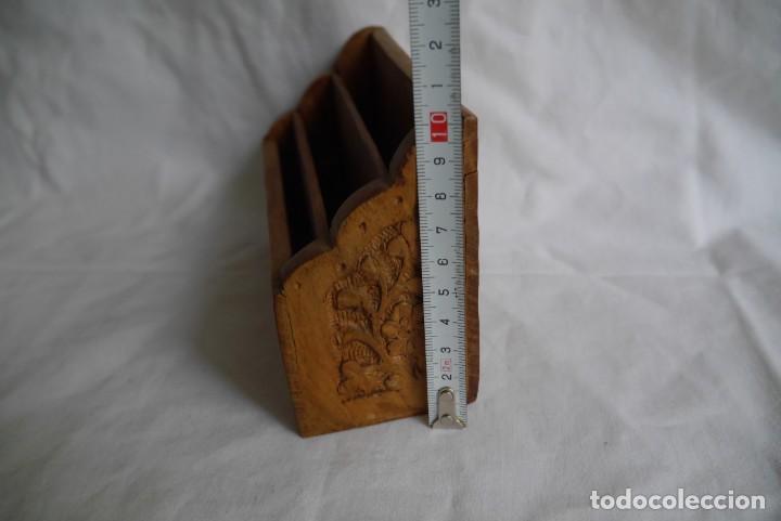 Escriban&iacute;a: Portacartas de escritorio en madera tallada - Foto 9