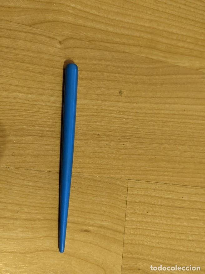 Escriban&iacute;a: ANTIGUO PORTAPLUMILLAS PL&Aacute;STICO AZUL - Foto 1