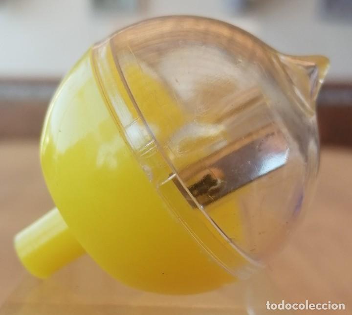 Escriban&iacute;a: Antiguo sacapuntas con peonza - Foto 2