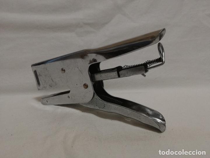 Escriban&iacute;a: GRAPADORA DE MANO - SIN MARCA (FUNCIONA) - Foto 5