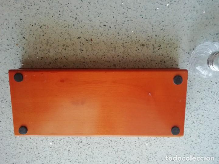 Escriban&iacute;a: Escribania madera con tintero cristal y metal - Foto 3