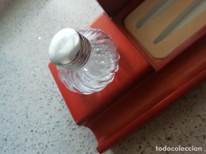 Escriban&iacute;a: Escribania madera con tintero cristal y metal - Foto 4