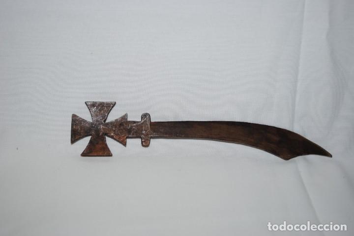 Escriban&iacute;a: ANTIGUO ABRECARTAS DE MADERA - Foto 1