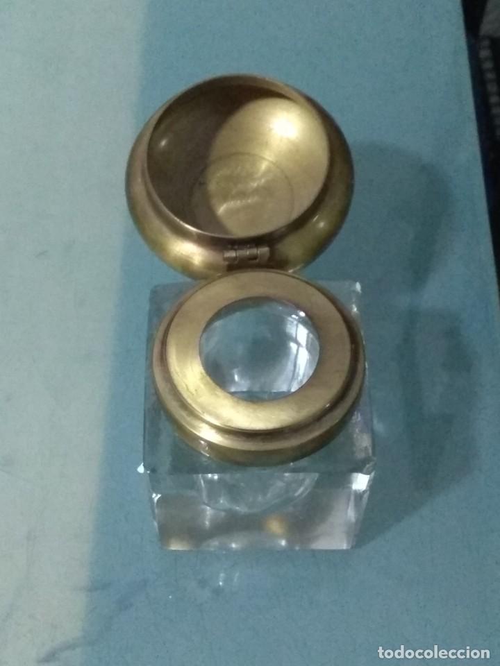 Escriban&iacute;a: TINTERO DE CRISTAL CON TAPA DE LATON. - Foto 1