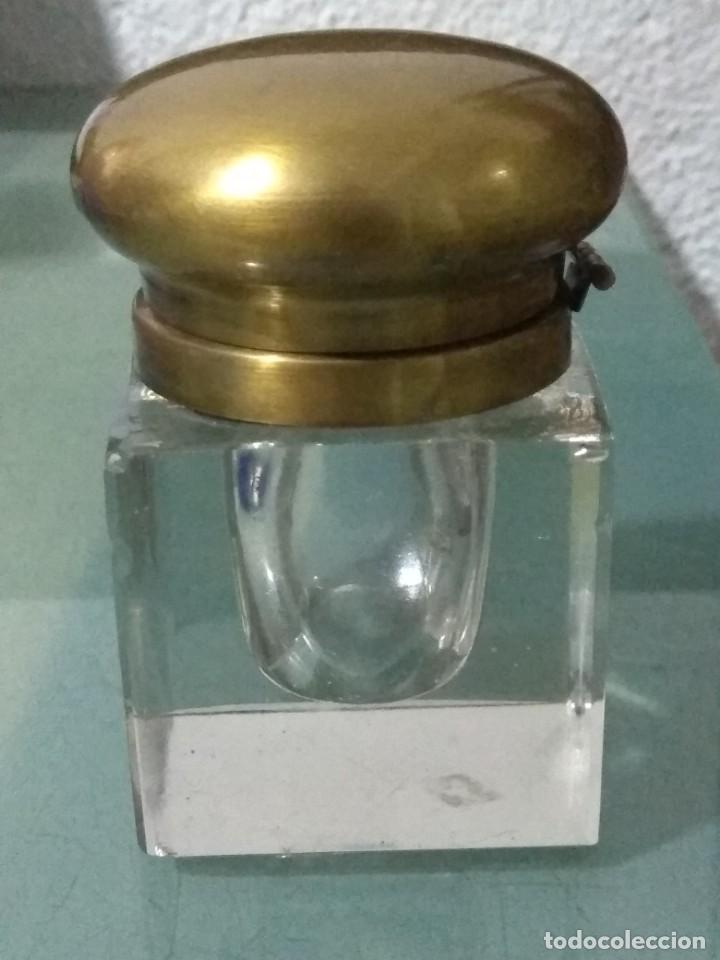 Escriban&iacute;a: TINTERO DE CRISTAL CON TAPA DE LATON. - Foto 2