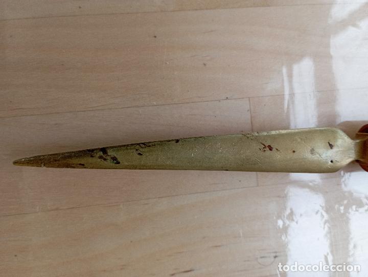 Escriban&iacute;a: ANTIGUO ABRECARTAS CON MANGO DE BRONCE Y BAQUELITA - Foto 3