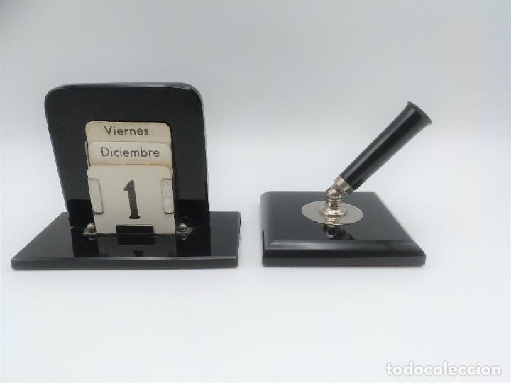 Schreibwaren: Soporte estilogr&aacute;fica de escritorio y calendario. a&ntilde;os 50