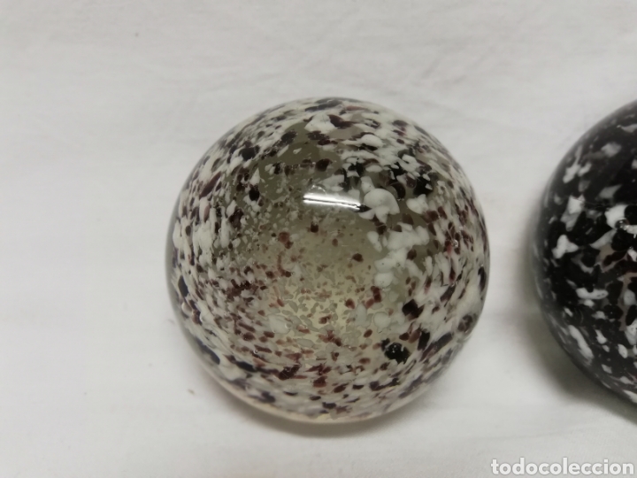 Escriban&iacute;a: PISAPAPELES EN CRISTAL PEQUE&Ntilde;OS. BLANCO Y BLANCO NEGRO. - Foto 3