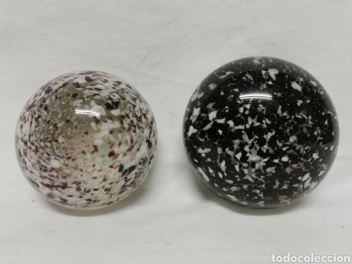 Escriban&iacute;a: PISAPAPELES EN CRISTAL PEQUE&Ntilde;OS. BLANCO Y BLANCO NEGRO. - Foto 2
