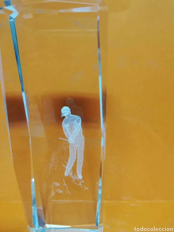 Escriban&iacute;a: PISAPAPELES EN CRISTAL.BLOQUE RECTANGULAR CON GRABADO INTERIOR. - Foto 2