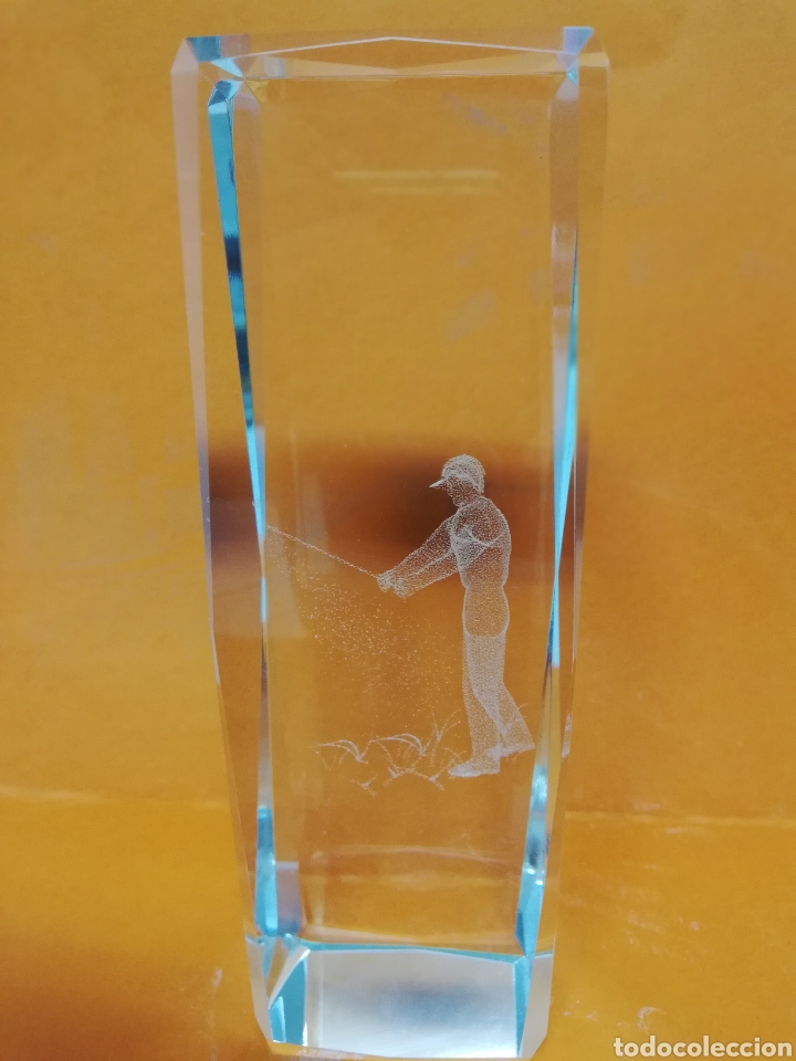 Escriban&iacute;a: PISAPAPELES EN CRISTAL.BLOQUE RECTANGULAR CON GRABADO INTERIOR. - Foto 3