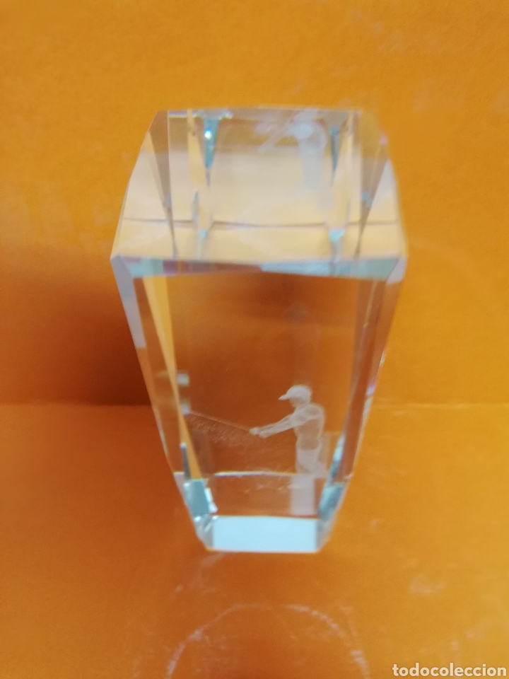 Escriban&iacute;a: PISAPAPELES EN CRISTAL.BLOQUE RECTANGULAR CON GRABADO INTERIOR. - Foto 5