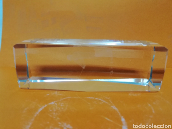 Escriban&iacute;a: PISAPAPELES EN CRISTAL.BLOQUE RECTANGULAR CON GRABADO INTERIOR. - Foto 7