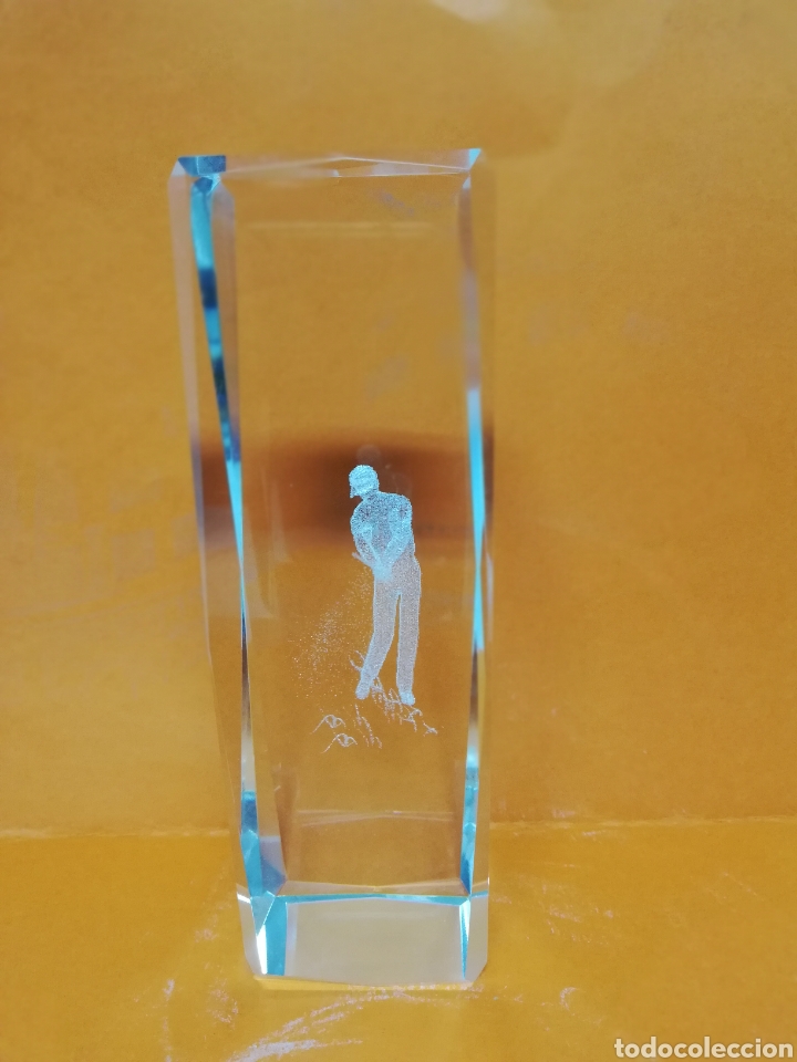 Escriban&iacute;a: PISAPAPELES EN CRISTAL.BLOQUE RECTANGULAR CON GRABADO INTERIOR. - Foto 1