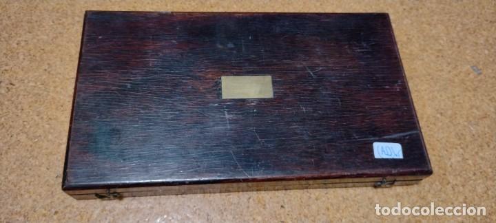 Escriban&iacute;a: Antiguo estuche de madera con juego de compases - Foto 3