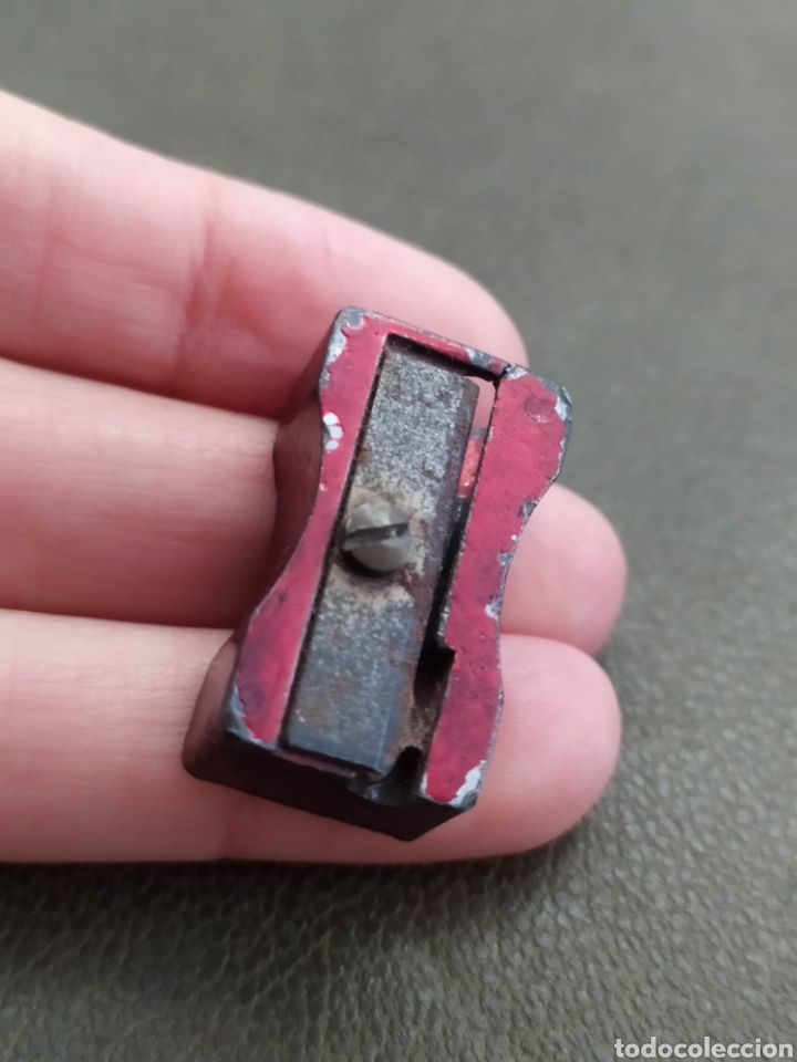 Escriban&iacute;a: Sacapuntas met&aacute;lico rojo, Dalia. - Foto 5