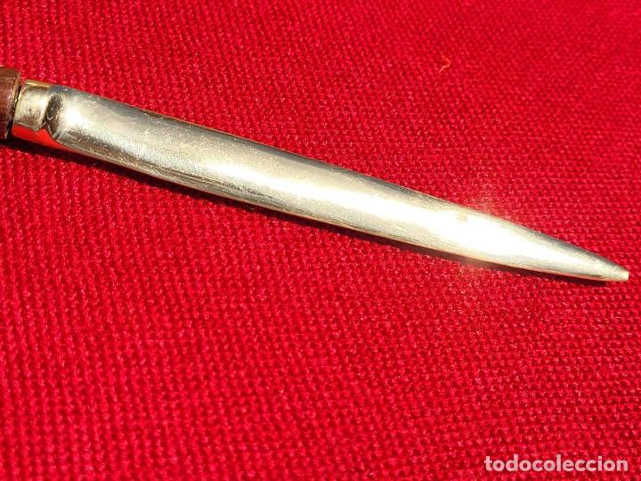 Escriban&iacute;a: Abrecartas vintage de bronce, madera y cuerda - Foto 4