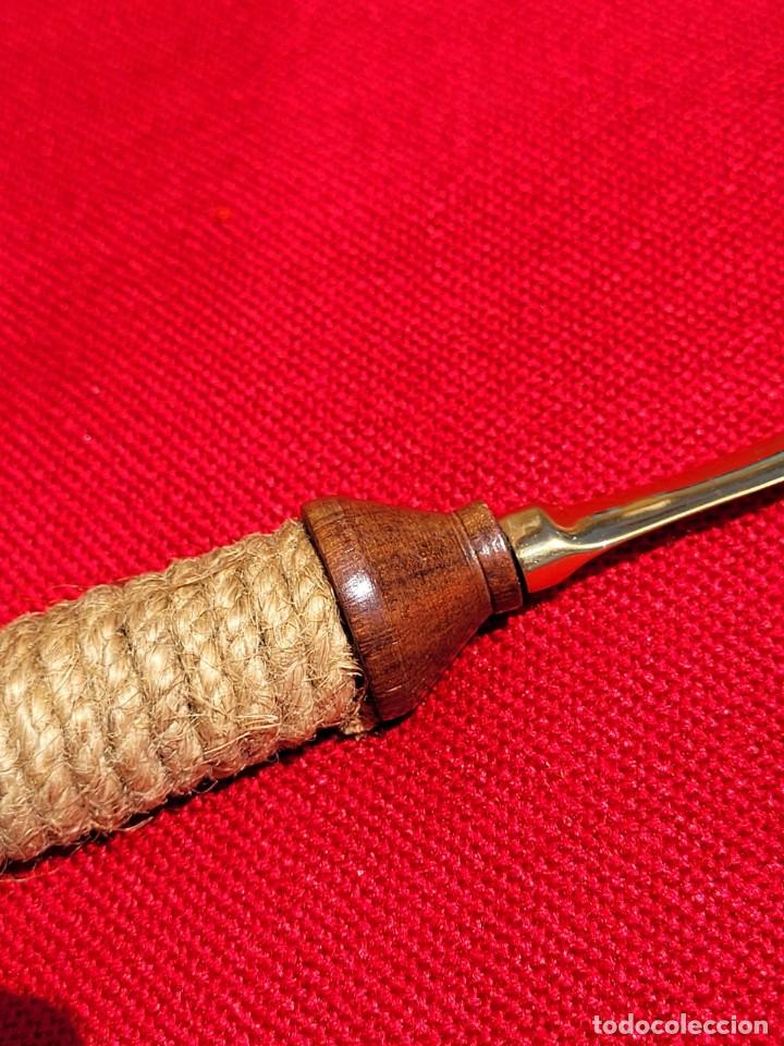 Escriban&iacute;a: Abrecartas vintage de bronce, madera y cuerda - Foto 6