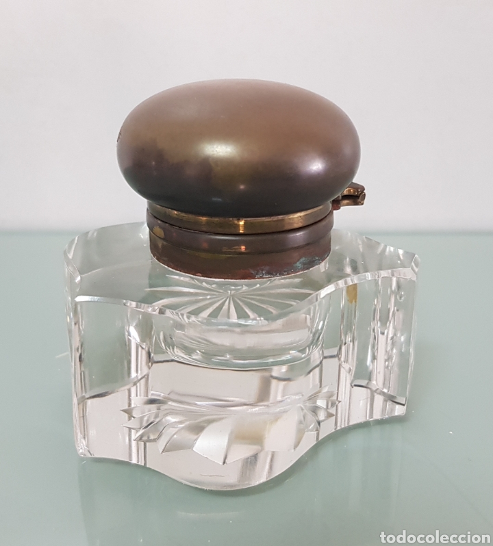Escriban&iacute;a: ANTIGUO TINTERO DE CRISTAL TALLADO Y BRONCE - Foto 1
