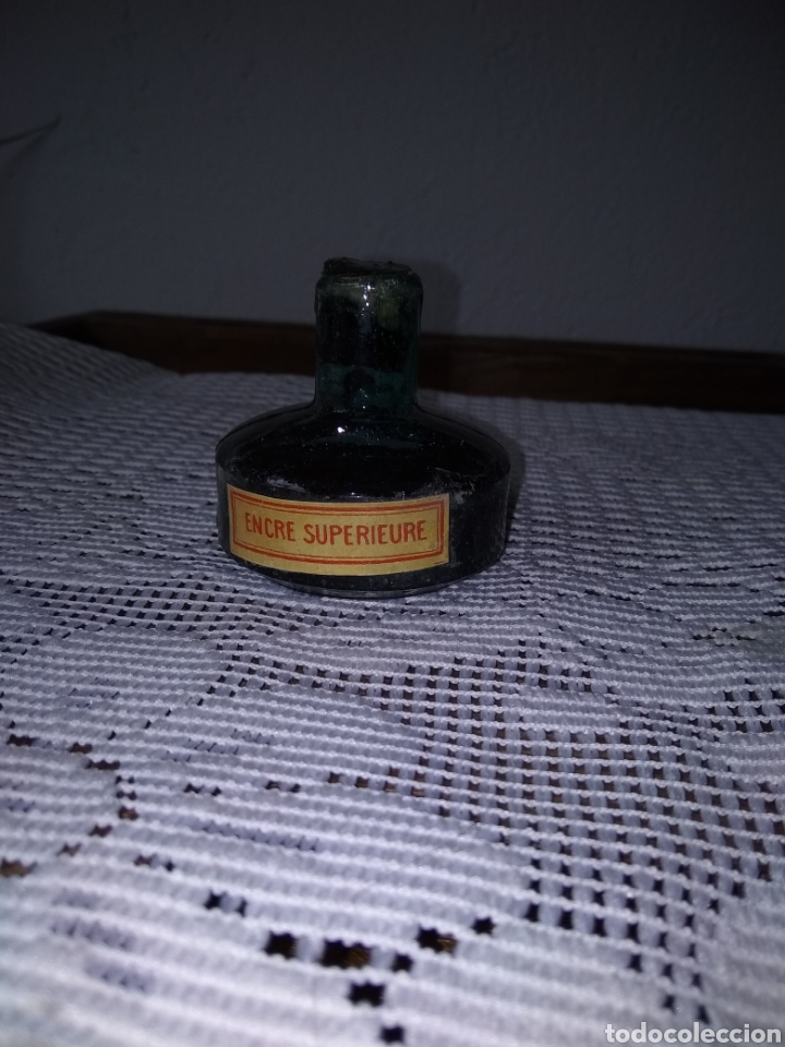 Escriban&iacute;a: TINTERO ANTIGUO CON ESPACIO REPOSA PLUMA - Foto 1
