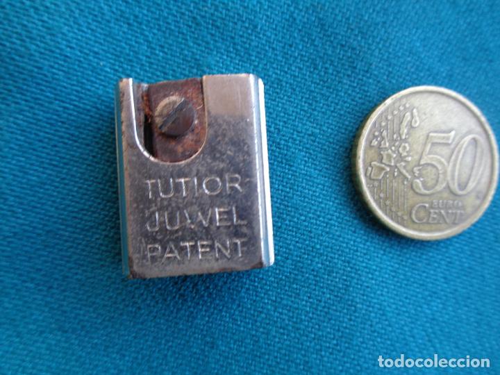 Escriban&iacute;a: ANTIGUO SACAPUNTAS DOBLE MARCA TUTIOR - Foto 1