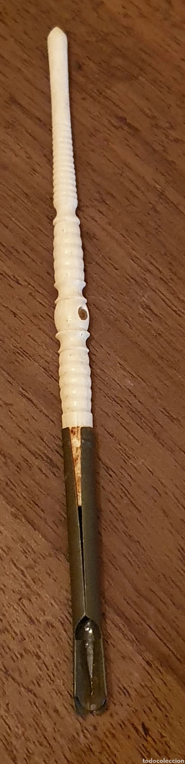 Escriban&iacute;a: ANTIGUA PLUMA EN HUESO. 15,5 CM - Foto 2