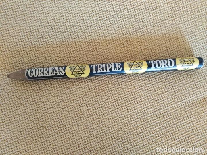 Escriban&iacute;a: Lapicero antiguo Correas Triple Toro. - Foto 1