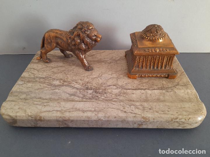Escriban&iacute;a: escribania de marmol con tintero y leon (26x16cm aprox de base) - Foto 1