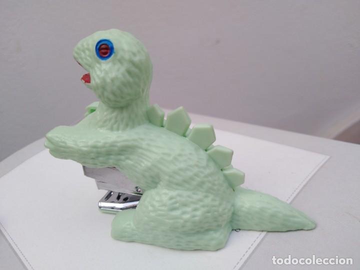 Escriban&iacute;a: grapadora gozila dinosaurio etc de los 80 - Foto 3