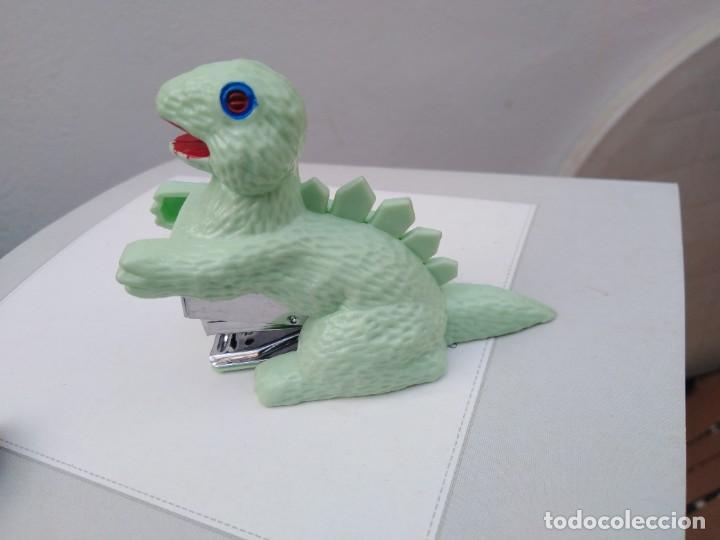 Escriban&iacute;a: grapadora gozila dinosaurio etc de los 80 - Foto 4