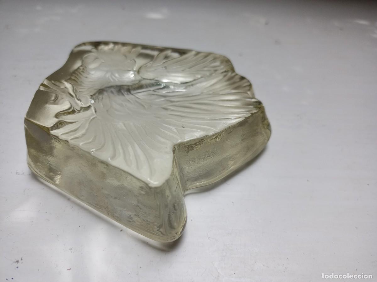 Escriban&iacute;a: Pisapapeles de cristal macizo con gallo esculpido - Foto 1
